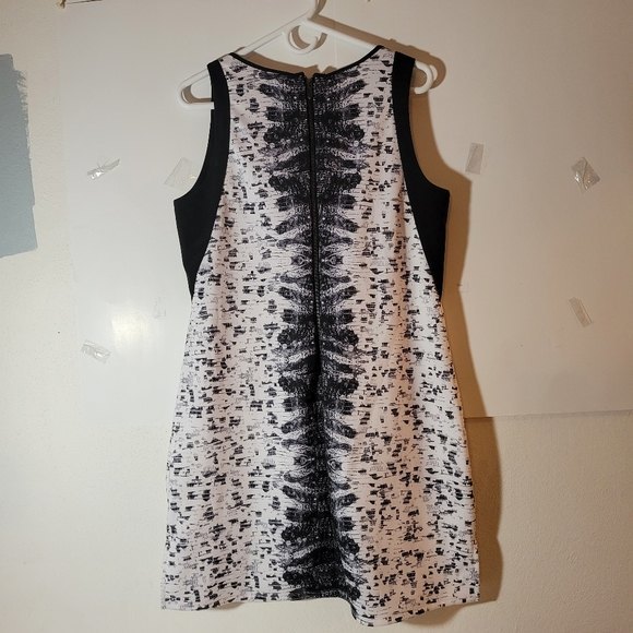Reed Abstract Animal print sleeveless scoop neck mini dress size large - Picture 8 of 10